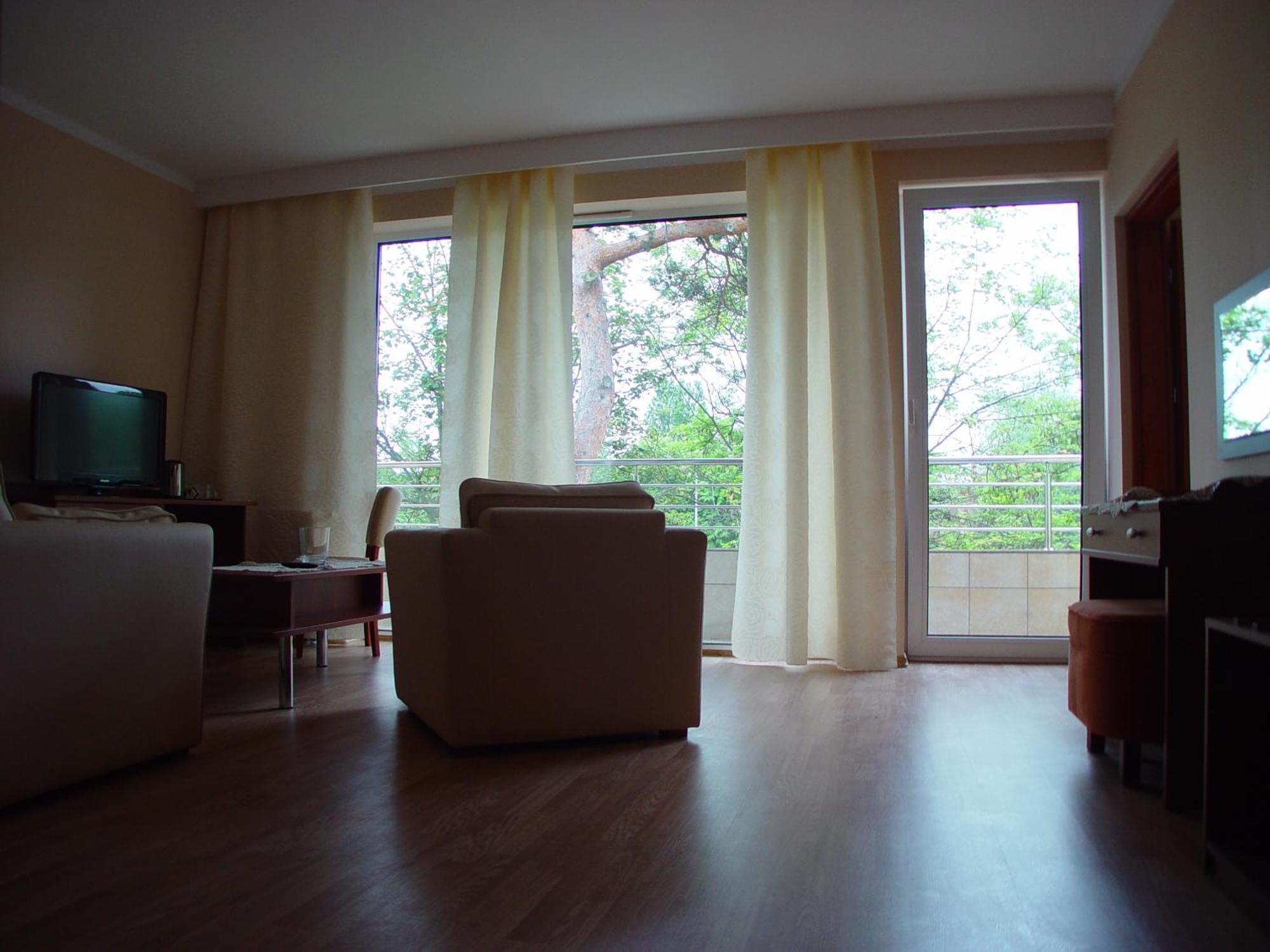 Floryda Jurata Bed & Breakfast Luaran gambar